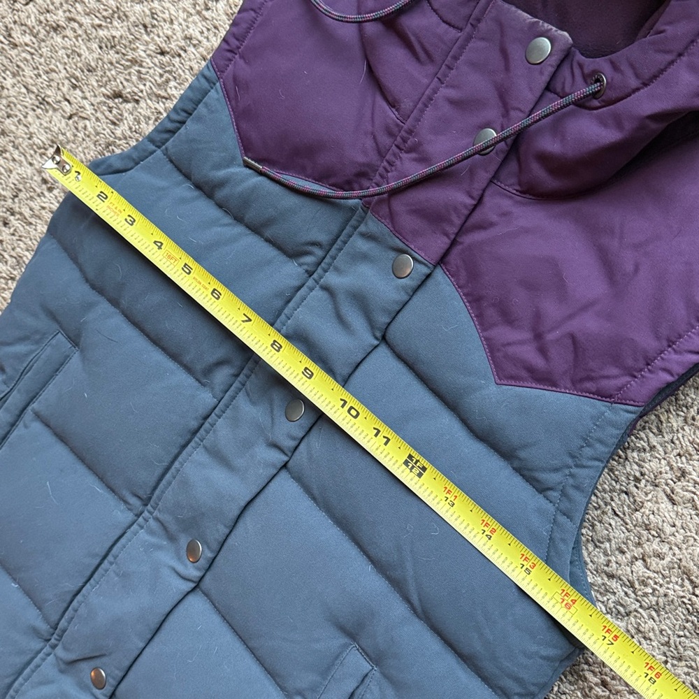 Patagonia Women’s Two-Tone (charcoal grey/dark purple) Hooded Vest, Sz. XS - Picture 12 of 12